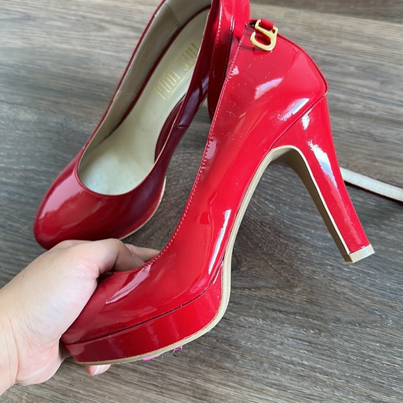 Poolside red high heel. - Picture 3 of 6